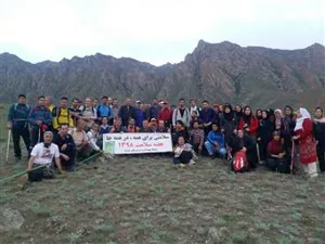 پیاده روی و طبیعت گردی گروهی کارکنان و بازنشستگان شبکه بهداشت و درمان شهرستان مرند به مناسبت هفته سلامت 