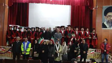 جشن فارغ التحصیلی و شروع به تحصیل دانش آموختگان ، رشته های فوریت پزشکی و علوم آزمایشگاهی با حضورجمعی از مسئولین شهرستان ، مدیر شبکه بهداشت و درمان شهرستان مرند ، معاونین  در سالن همایش های جمعیت هلال احمر  برگزار شد .