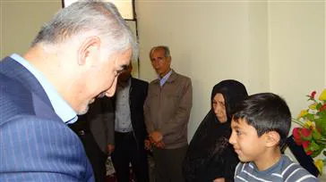 تجلیل از خانواده اهدا کننده عضو در شهرستان مرند  توسط معاون استاندار و فرماندار ویژه شهرستان , مدیر شبکه بهداشت و درمان  , رییس شورای شهر , رییس اداره ورزش و جوانان شهرستان و هیات همراه بمناسبت روز جوان