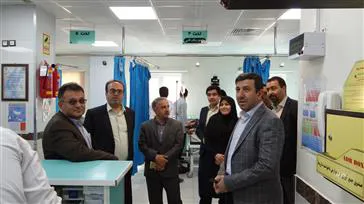 بازدید دکتر مهدی نظری , مدیر امور بیمارستانی و تعالی خدمات درمانی و دکتر محمد رضا شیخ , مدیر نظارت اعتبار بخشی و صدور پروانه و دکتر رضا عزیز زاده , سرپرست شبکه بهداشت و درمان شهرستان شبستر از بیمارستان حجت مرند با همراهی دکتر صمد طاهری , مدیر شبکه