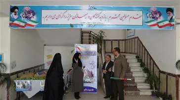 حضور مدیر شبکه بهداشت و درمان شهرستان مرند و کارشناسان واحد سلامت جوانان ، نوجوانان و مدارس مرکز بهداشت در مدرسه نمونه دولتی خضرا شهرستان مرند